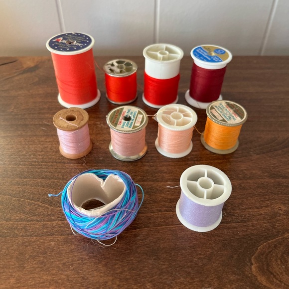 Assorted Sewing Thread Spools Lot 40+ - Picture 7 of 7